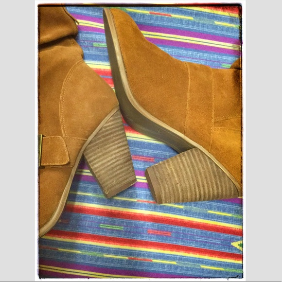👢Aldo Hollee Suede Buckle Detail Bootie Cognac 10 - Picture 5 of 7